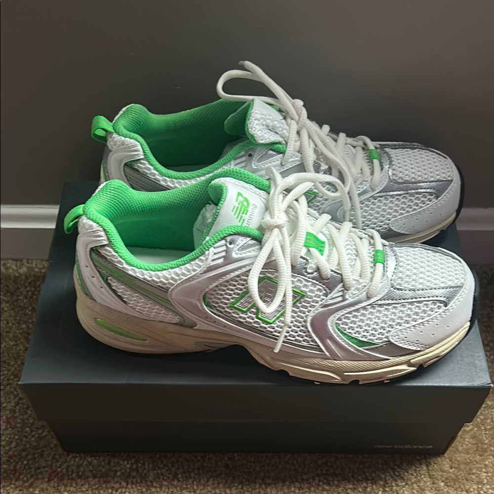 Men/Women White and Green Sneakers